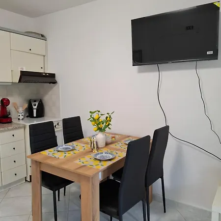 Sebi Apartment Flogita