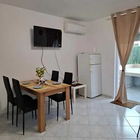 Sebi Apartment Flogita